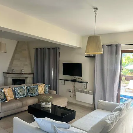 Villa Stunning Traditional Stone - Kallepia