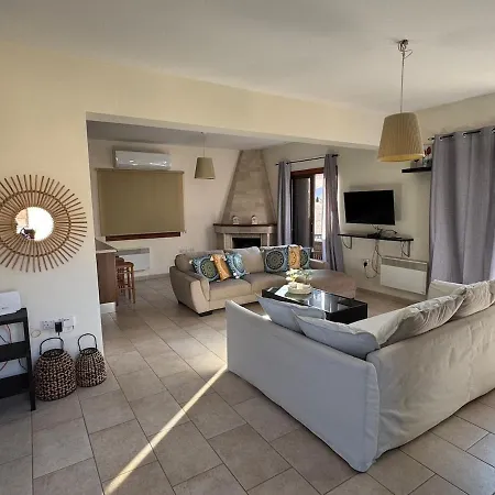 Villa Stunning Traditional Stone - Kallepia