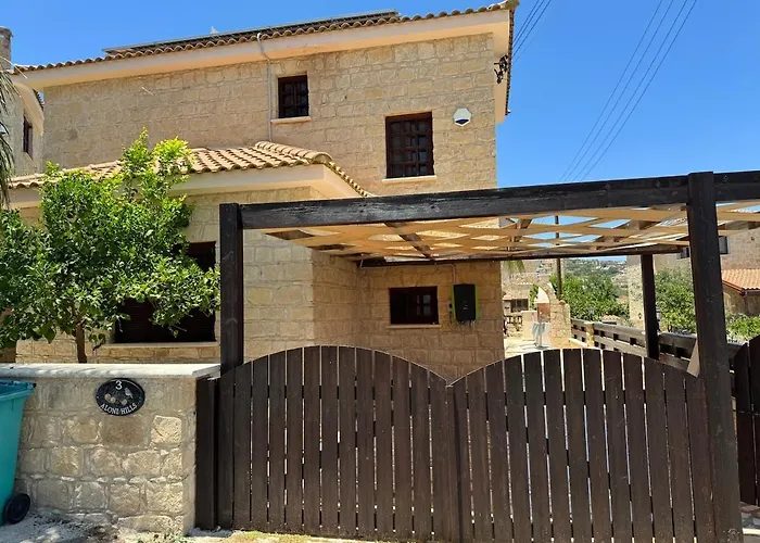 Stunning Traditional Stone - *