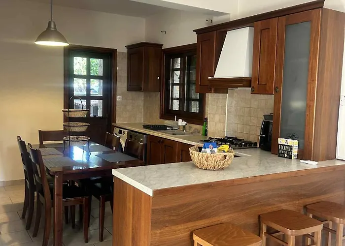 Stunning Traditional Stone - * Kallepia