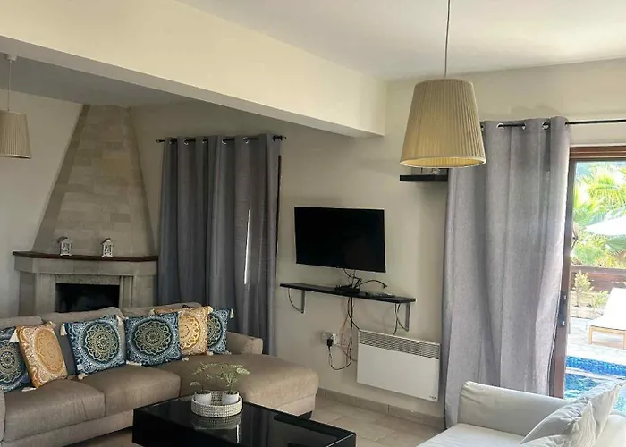 Villa Stunning Traditional Stone - Kallepia