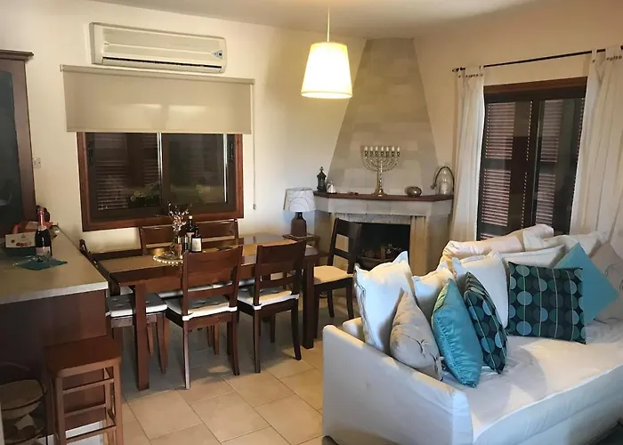 Stunning Traditional Stone - * Kallepia