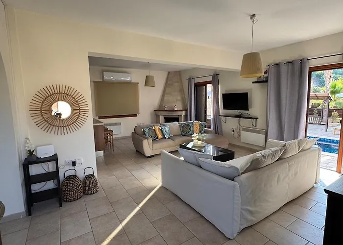 Villa Stunning Traditional Stone - Kallepia